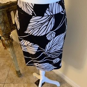 Ann Taylor Loft, Black/White Size 2, Skirt